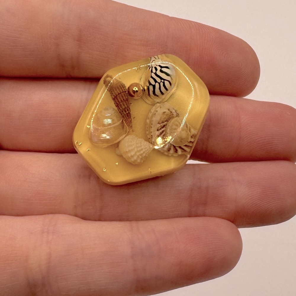 VINTAGE Resin Shell Button Cover - Picture 5 of 14
